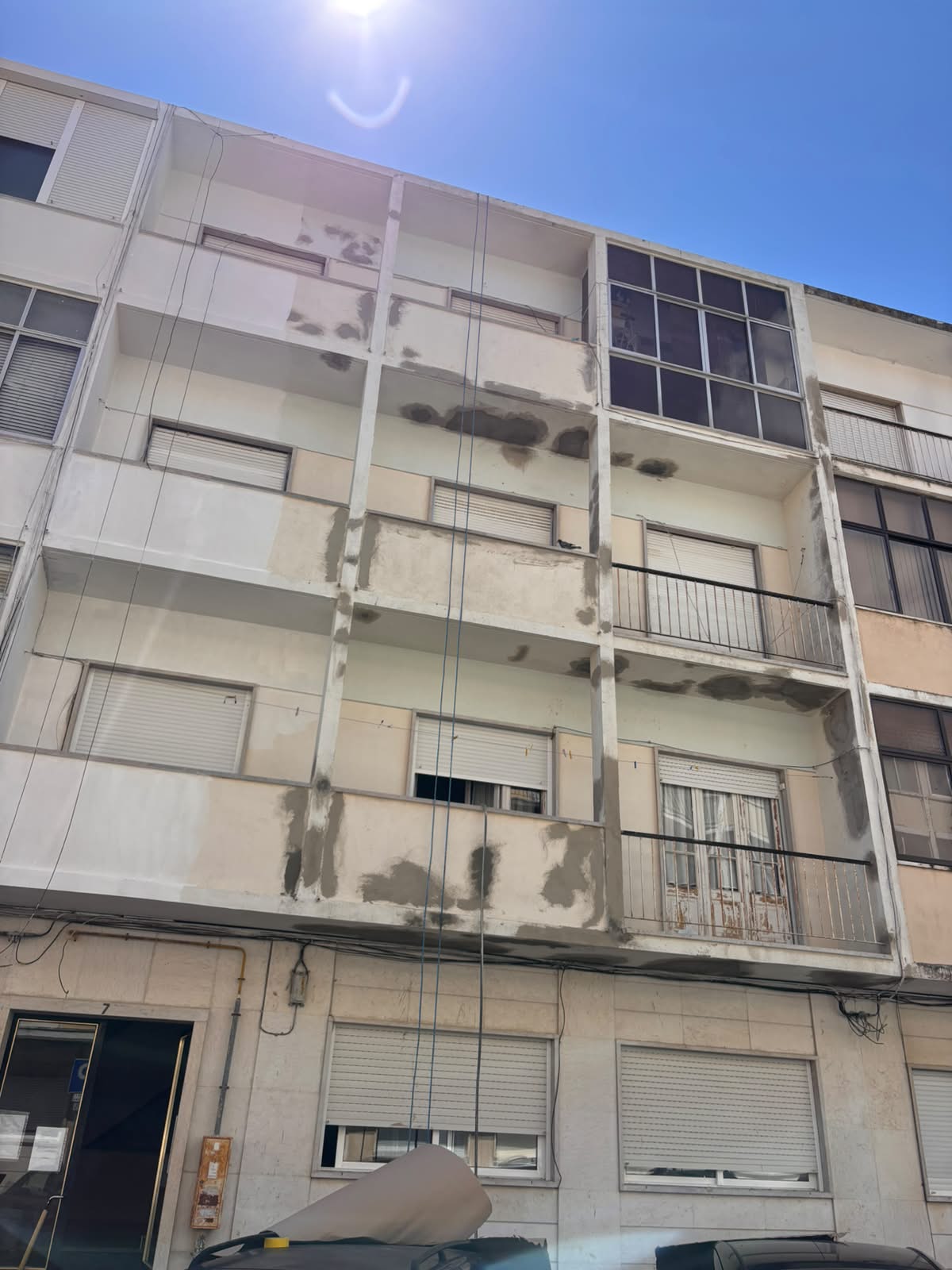 Pintura de fachada residencial antes da intervenção